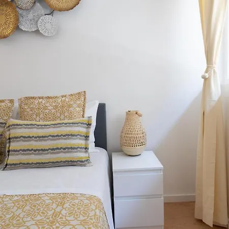 Sweet Sunny Flat W/ Balcony - Gaia Apartment *
